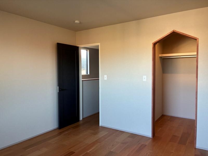 鎌倉市西鎌倉二丁目の売買物件/【B棟】主寝室。WICがついています。