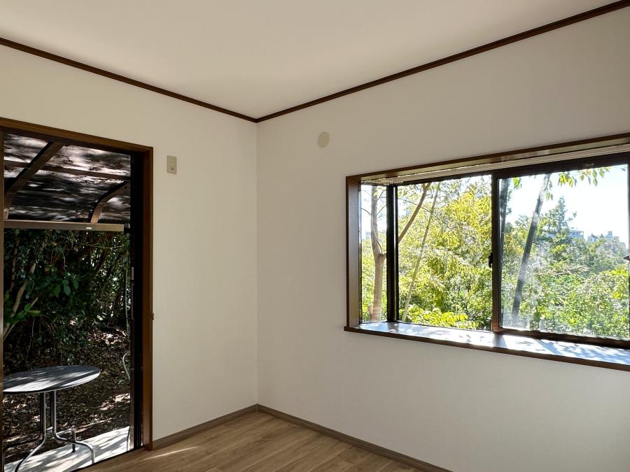 藤沢市大鋸三丁目の売買物件/洋室その1｜こちらの部屋は庭に出ることもできます