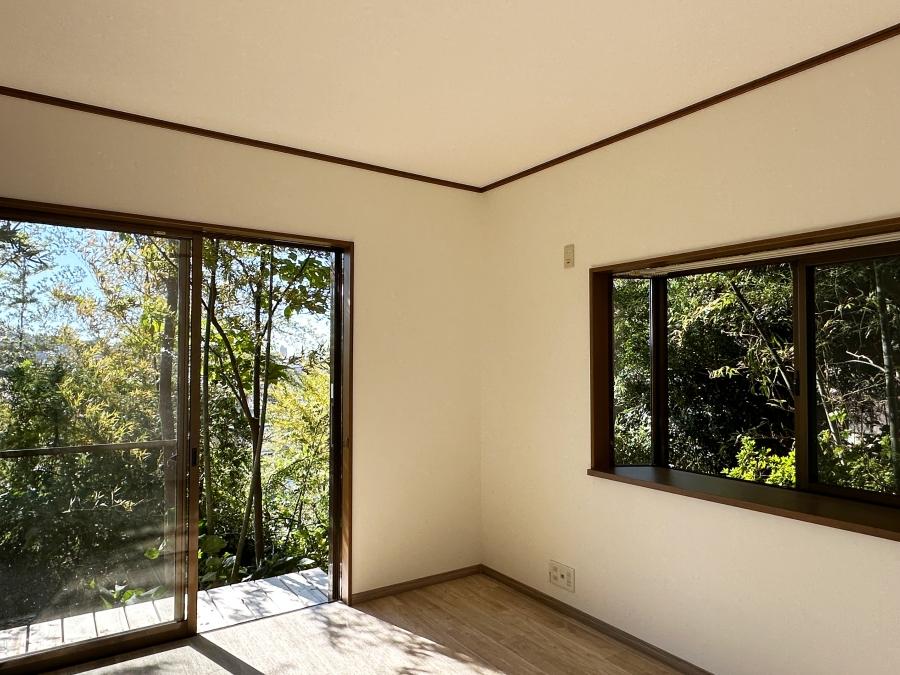 藤沢市大鋸三丁目の売買物件/洋室その2｜この部屋からの眺望も緑率が高めです