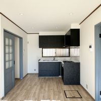 藤沢市大鋸三丁目の売買物件/リビングダイニング｜使いやすそうなL字型キッチン