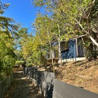 藤沢市大鋸三丁目の売買物件/前面道路と外観｜下から見上げるとこんな感じ。