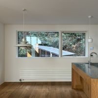 鎌倉市西御門一丁目の賃貸物件/椅子に腰かけると、ちょうど緑と視線が合うイメージです