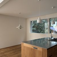 鎌倉市西御門一丁目の賃貸物件/ダイニング部分は、裏の山の緑を切り取ります