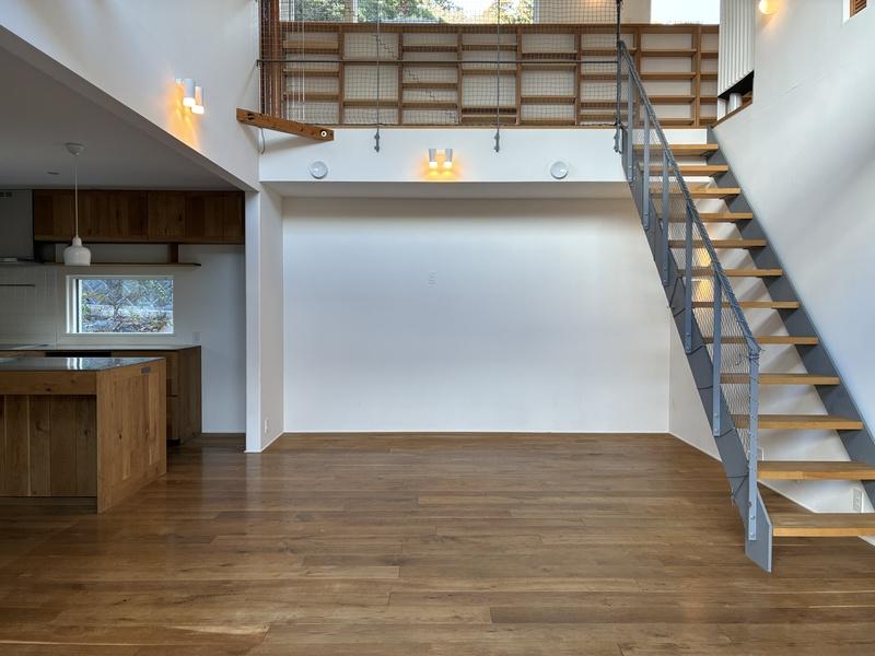 鎌倉市西御門一丁目の賃貸物件/吹抜けの空間は、開放的で心地よいです