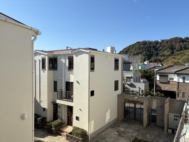 逗子市新宿二丁目の売買物件/3階から敷地内を見るとこんな感じです