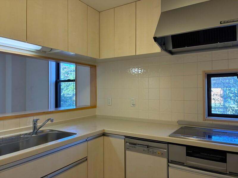 逗子市新宿二丁目の売買物件/キッチンはそろそろ交換してもいいかも