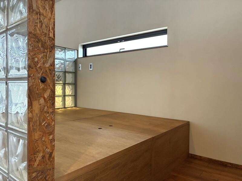 藤沢市鵠沼海岸五丁目の賃貸物件/収納を兼ねたボックスの上にマットレスを置くようになっています