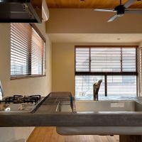 藤沢市鵠沼海岸五丁目の賃貸物件/キッチン。ガスコンロ2口で作業スペースもあり