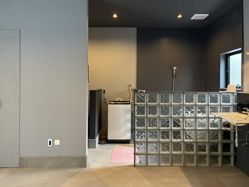 藤沢市鵠沼海岸五丁目の賃貸物件/この向こうがトイレや浴槽です。壁はほぼなし