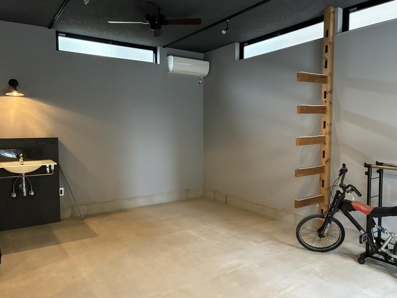 藤沢市鵠沼海岸五丁目の賃貸物件/1階の土間部分（自転車は撤去されます）