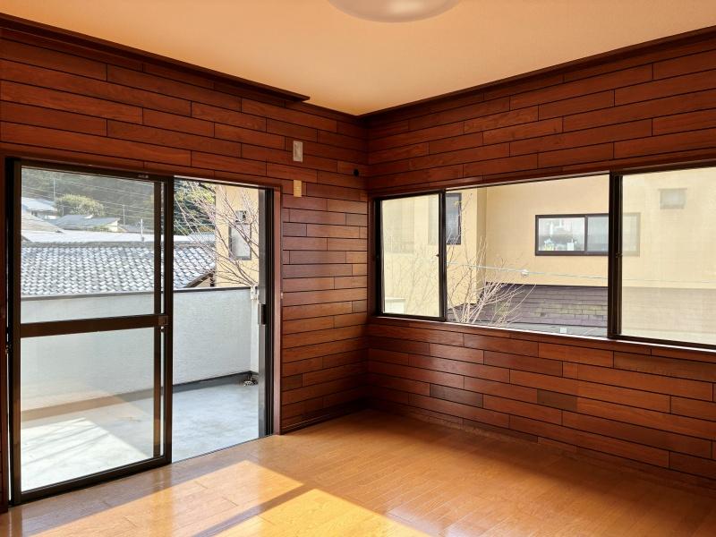 鎌倉市稲村ガ崎四丁目の賃貸物件/【2階洋室】部屋いっぱいに光が差し込みます
