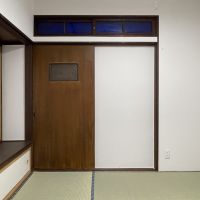 横須賀市森崎三丁目の賃貸物件/玄関正面の4畳半の部屋