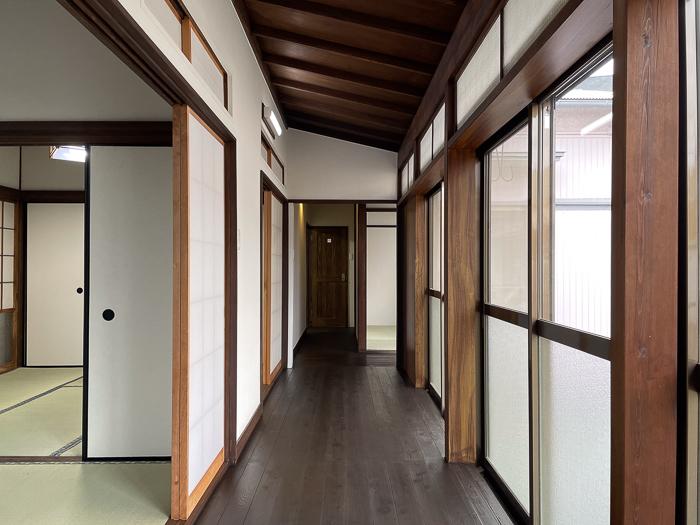 横須賀市森崎三丁目の賃貸物件/広い縁側は藤の家具が似合いそう