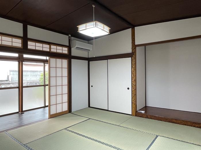 横須賀市森崎三丁目の賃貸物件/新しい井草の色と白い壁。