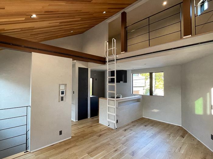 葉山町堀内の売買物件/2階リビングは天井が高い