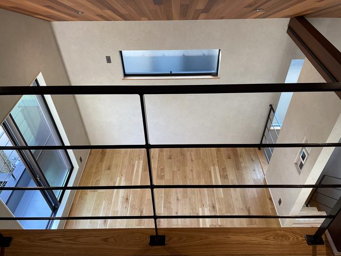 葉山町堀内の売買物件/ロフトからリビングの眺め