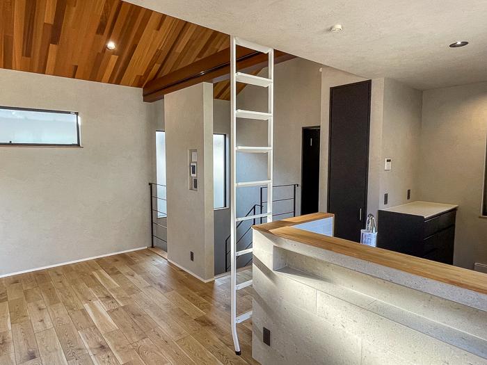 葉山町堀内の売買物件/天井も板張りです