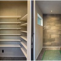 葉山町堀内の売買物件/玄関と脇の収納