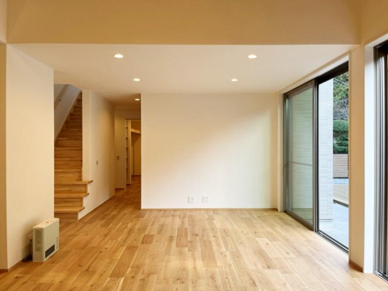 鎌倉市梶原三丁目の売買物件/リビング6.13帖