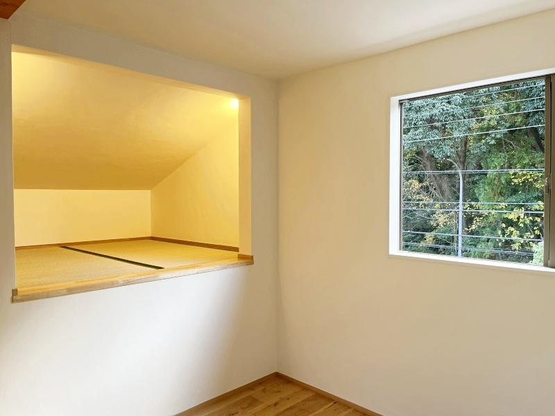 鎌倉市梶原三丁目の売買物件/2階洋室4.6帖│畳のスペースは、収納はもちろん横にもなれそう