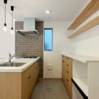 鎌倉市梶原三丁目の売買物件/キッチン│コンロは3口、収納はたくさん