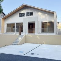 鎌倉市梶原三丁目の売買物件/外観│駐車場は2台分、前面道路に出入りがしやすい