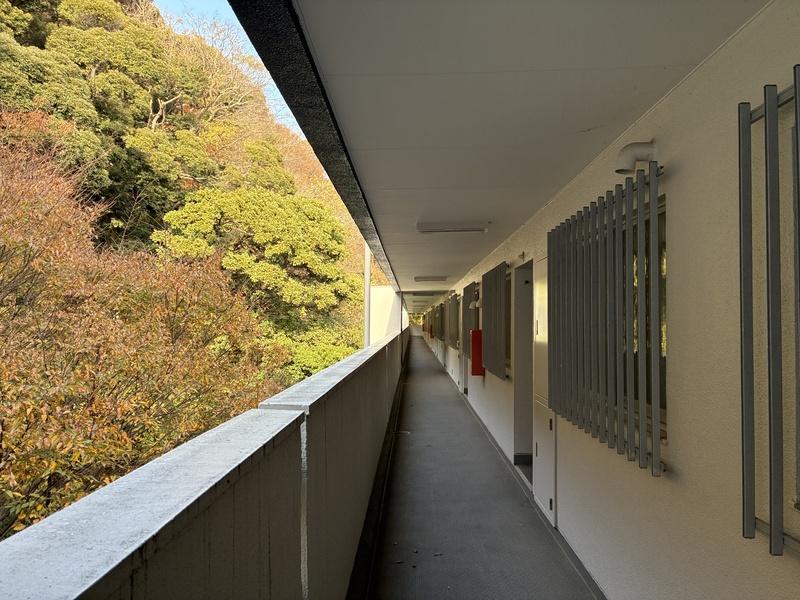 三浦郡葉山町一色の売買物件/共用廊下部分