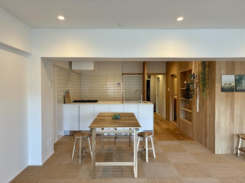 三浦郡葉山町一色の売買物件/キッチン方向を見たところ