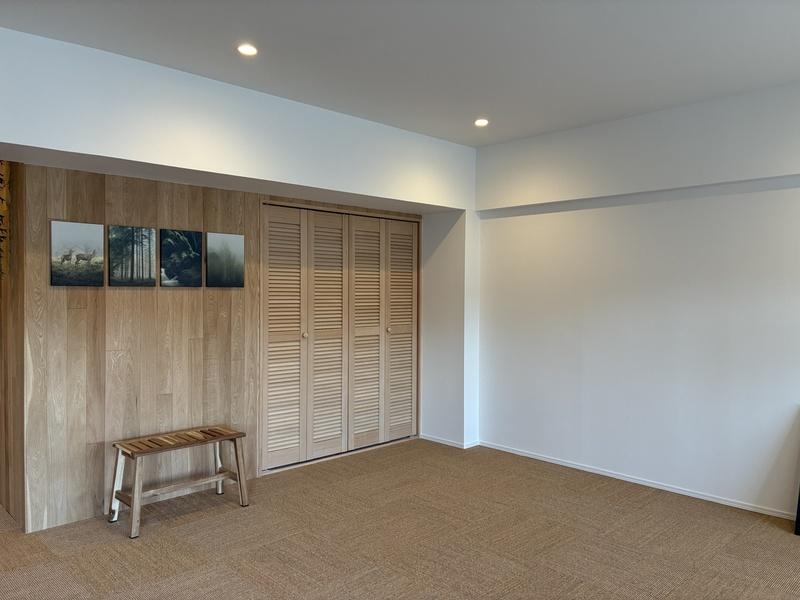 三浦郡葉山町一色の売買物件/収納の扉はルーバーで風通しよく