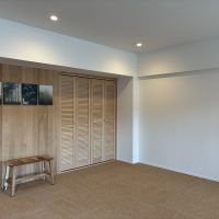 三浦郡葉山町一色の売買物件/収納の扉はルーバーで風通しよく