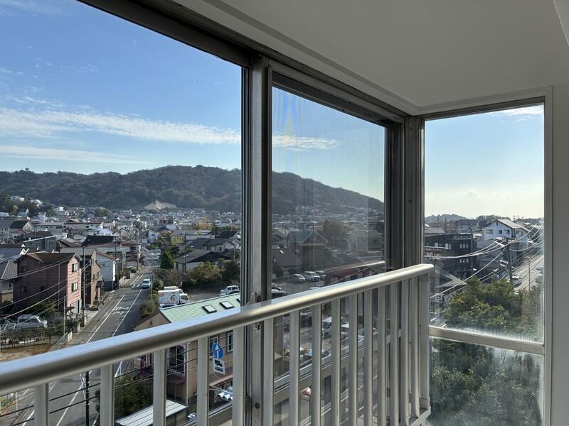 三浦郡葉山町一色の売買物件/出窓からの景色も素敵です