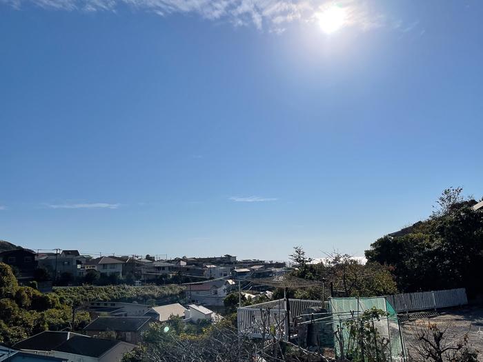 鎌倉市七里ガ浜一丁目の売買物件/2階の窓から七里ガ浜の海を望めます