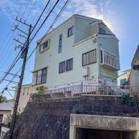 鎌倉市七里ガ浜一丁目の売買物件/いわゆる２段擁壁のため融資は難しい