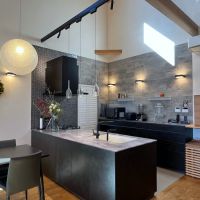 山梨県北杜市高根町の売買物件/キッチン全景（横）ここにいる時間が長いことを想像できている良いプランだと思います。