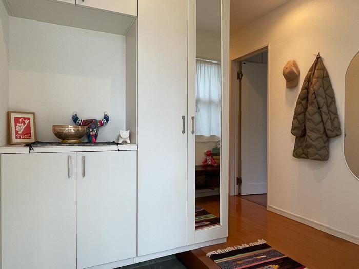 鎌倉市台の売買物件/玄関はシンプルながら、この先がどうなっているのだろう。期待します