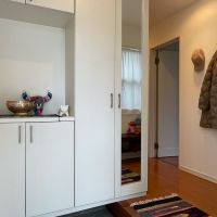 鎌倉市台の売買物件/玄関はシンプルながら、この先がどうなっているのだろう。期待します