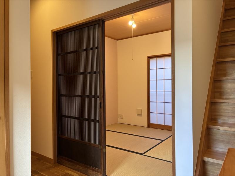 藤沢市本鵠沼二丁目の賃貸物件/1階の和室は、玄関からも近く趣があります