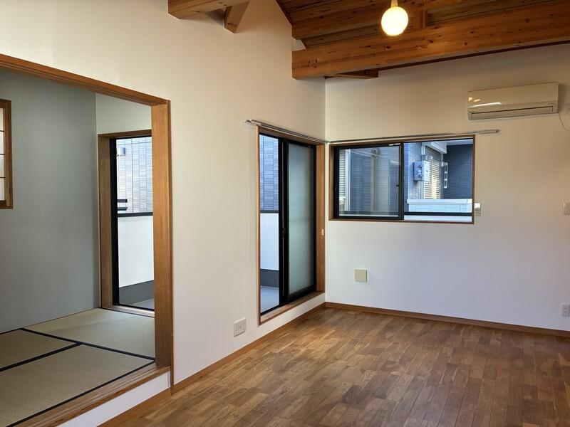 藤沢市本鵠沼二丁目の賃貸物件/LDKには畳の小さなスペースが隣接します