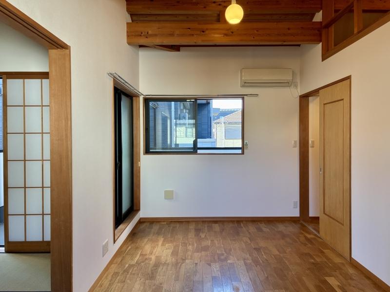 藤沢市本鵠沼二丁目の賃貸物件/2階のLDK。ロフトがあるおかげで天井高があります