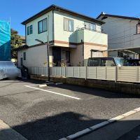 藤沢市本鵠沼二丁目の賃貸物件/敷地から道路を挟んだ場所にある駐車スペース（一番道路側です）
