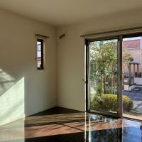 逗子市桜山七丁目の賃貸物件/1階南側洋室約8.7帖