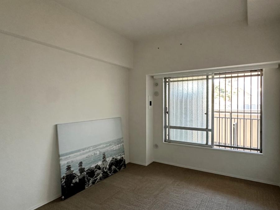 横須賀市武三丁目の売買物件/洋室その1｜窓は廊下側にあります