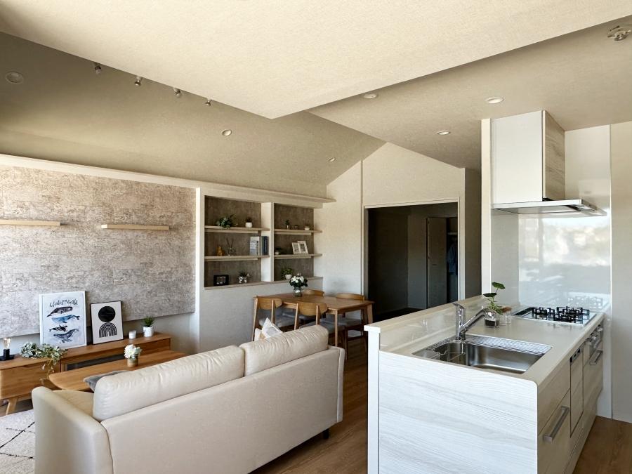 藤沢市善行坂一丁目の売買物件/リビングダイニング｜キッチン部分はフラットな天井