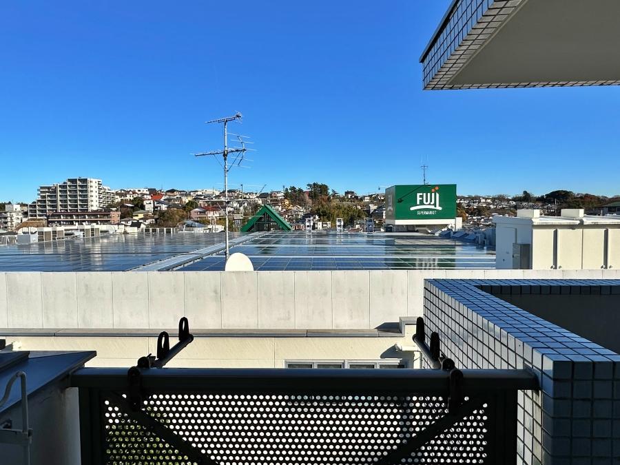 藤沢市善行坂一丁目の売買物件/バルコニーからの眺望｜屋上が遊園地だったら面白かったなあと妄想してしまいました