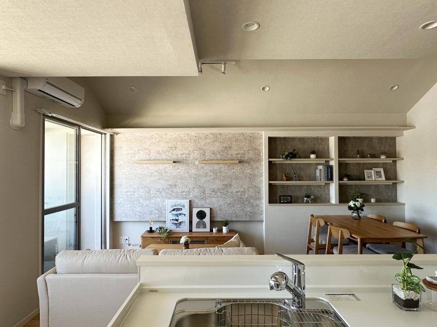 藤沢市善行坂一丁目の売買物件/リビングダイニング｜天井の高さが違うのでなんとなくゾーニングされています