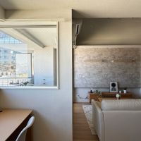 藤沢市善行坂一丁目の売買物件/リビング｜キッチン横にはサンルームのようなスペース。仕事スペースに良いかもしれません