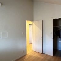 藤沢市善行坂一丁目の売買物件/洋室その1｜この部屋は勾配天井です