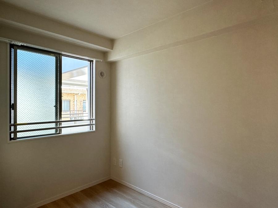 藤沢市善行坂一丁目の売買物件/洋室その2｜こちらの天井はフラット