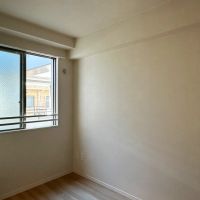 藤沢市善行坂一丁目の売買物件/洋室その2｜こちらの天井はフラット