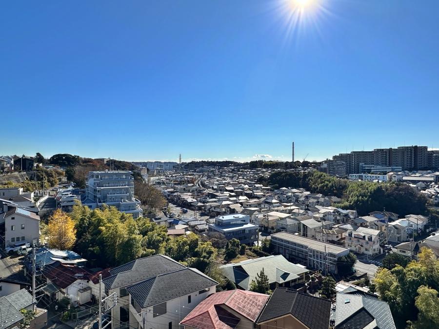 藤沢市善行一丁目の賃貸物件/窓からの眺望｜高台の端っこの端っこにある眺望は特別感があります